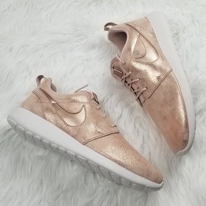 women's roshe one premium casual sneakers